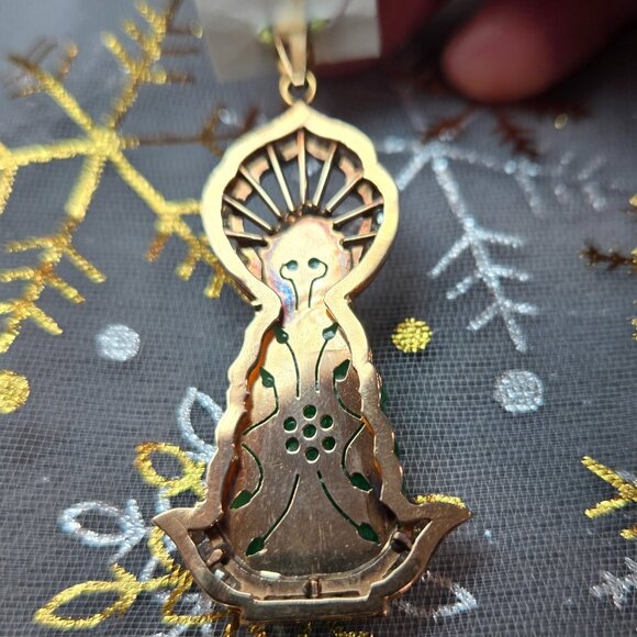 Goddess of Compassion Jade Pendant – 18K Gold & Diamond Accent - Picture 9 of 11